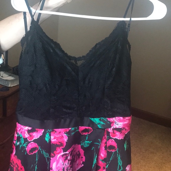 BeeDarlin Brand: Floral and black lacy prom dress! - Picture 4 of 8